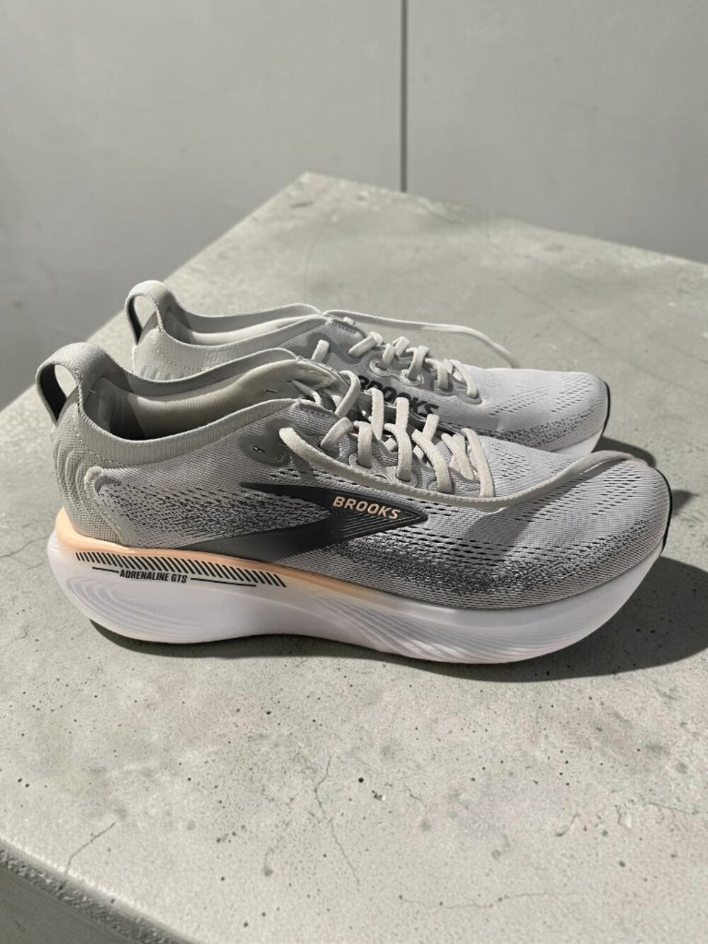 Brooks Adrenaline GTS 25 Shoes Womens Size 11 B Grey Blackened Pearl Coral